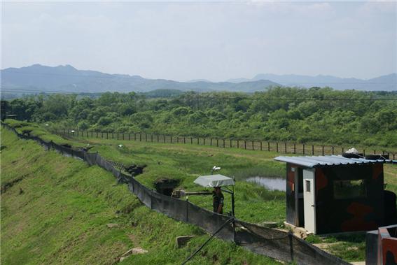 <SLL barbed-wire fence> Photo by Kim Chang-hwan(Kangwon University)